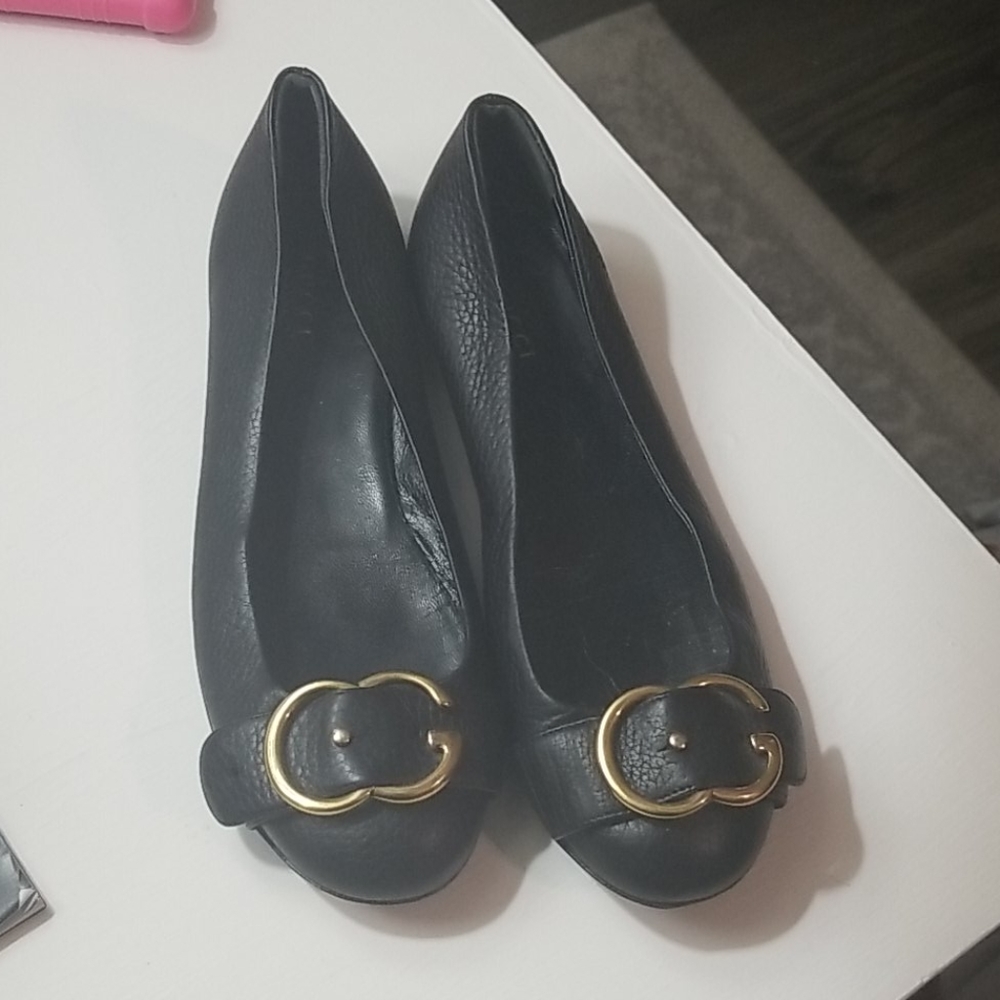 Gucci leather sachalin flats with G buckle